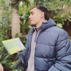 Meet your Posher, Dennis